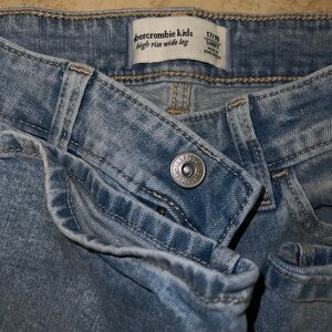 Abercrombie Kids - Used - Good condition  - 17/18 Short